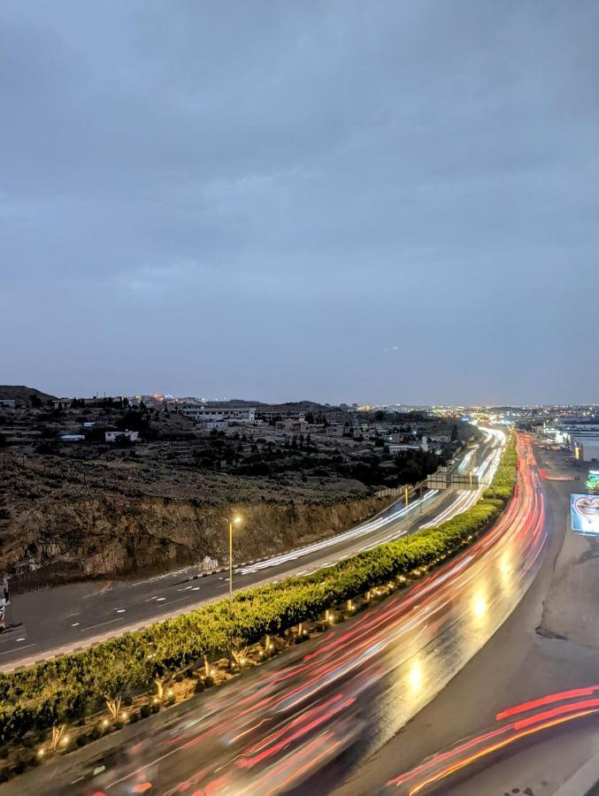 Апарт готель Citadines Абха Екстер'єр фото Highway 40 in Amman