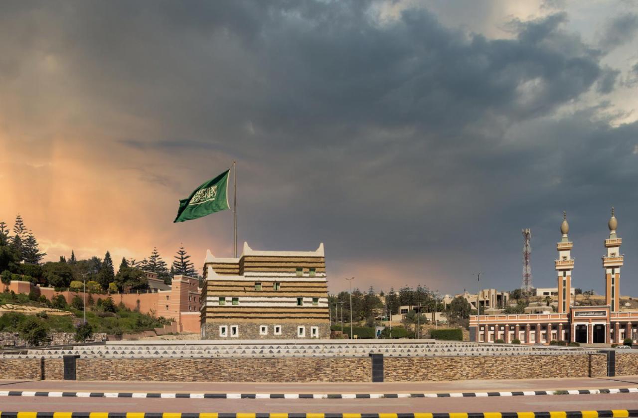 Апарт готель Citadines Абха Екстер'єр фото The Saudi Arabian flag flying in the city of Riyadh